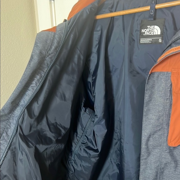 North Face Men's Charcoal and Rust Performance Jacket - Picture 8 of 10